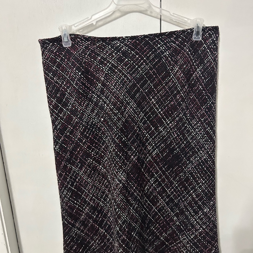 The Evan Picone Black Pink Tweed Skirt Suit - Picture 6 of 7